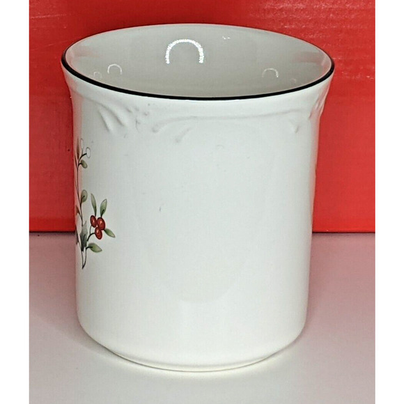 Pfaltzgraff Winterberry Flat Bottom Coffee Mugs Set of 4 Perfect Condition 8 oz. - Picture 5 of 10